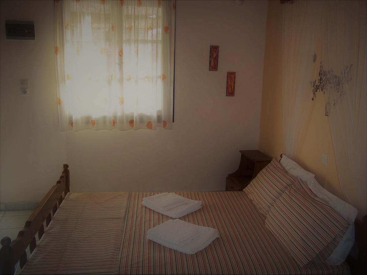En Leuko Apartment Tsoukaladhes